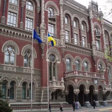 Нацбанк спростив купівлю інвалюти за деякими операціями