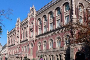 Із 5 квітня готівкову інвалюту можна купувати на суму до 150 тис. грн