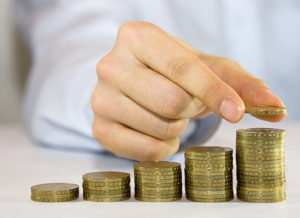 Чи можливо встановити різні оклади працівникам за однією й тією ж посадою