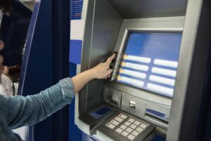 Зняття готівки з банкомату вже не треба підтверджувати чеком