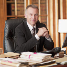 Чи може засновник виконувати функції керівника ЮО в частині складання та підписання податкової звітності